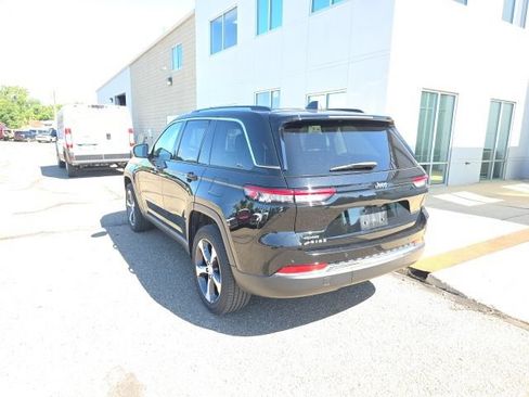 Used 2023 Jeep Grand Cherokee 4WD 4xe image 7