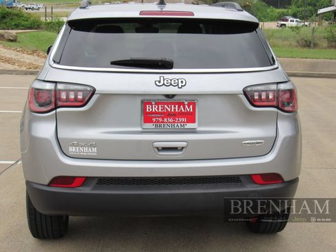 Used 2020 Jeep Compass Latitude AWD/4WD image 5