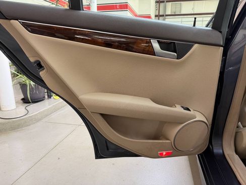 Used 2014 Mercedes-Benz C 250 Sedan image 12