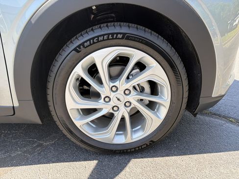 New 2027 Chevrolet Bolt LT w/ Comfort Package FWD image 12