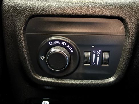 Used 2023 Jeep Grand Cherokee L Altitude image 27