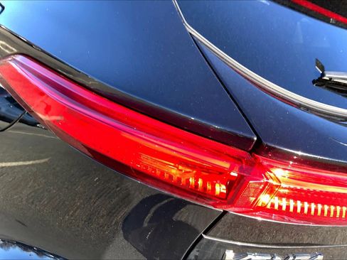 Used 2022 Toyota Venza Limited image 28