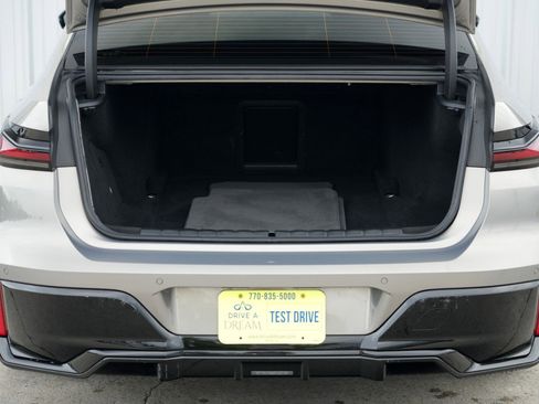 Used 2023 BMW i7 xDrive60 image 10