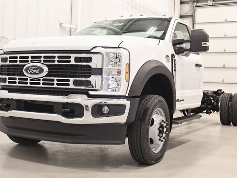 New 2026 Ford F550 4x4 Regular Cab Super Duty image 4