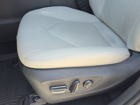 Used 2025 Toyota Grand Highlander AWD Hybrid image 26