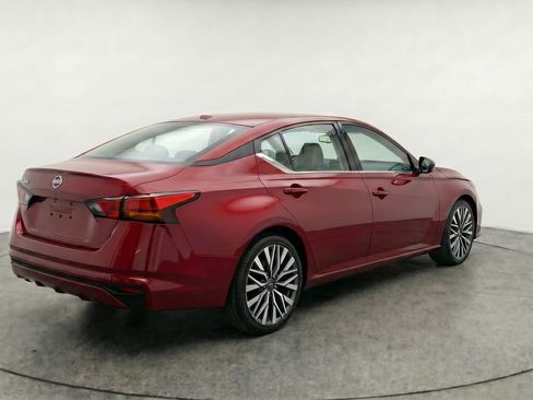 Used 2025 Nissan Altima 2.5 SV FWD image 9
