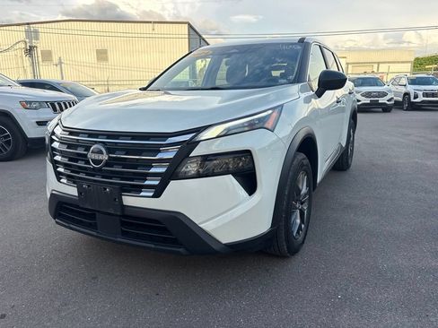 Used 2024 Nissan Rogue S AWD/4WD image 7