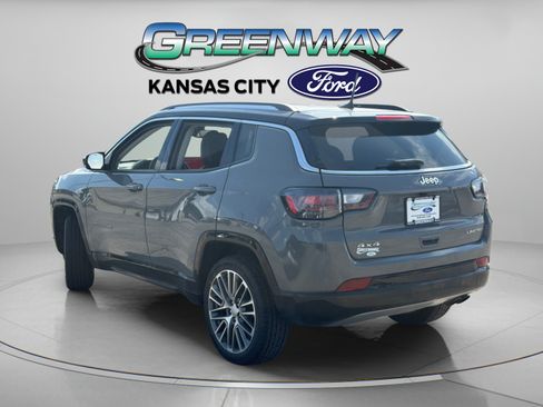 Used 2022 Jeep Compass Limited w/ Elite Group AWD/4WD image 5