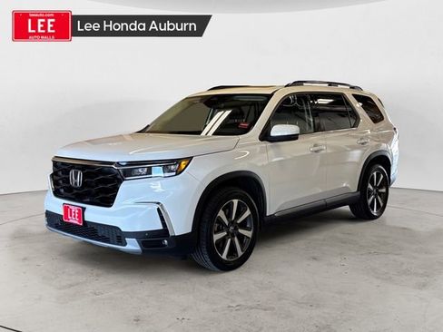 Used 2023 Honda Pilot Touring image 1