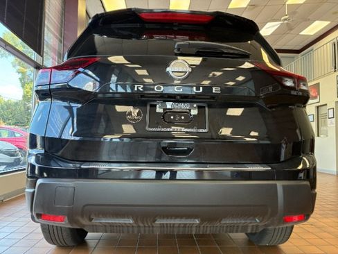 Used 2026 Nissan Rogue SV FWD image 12