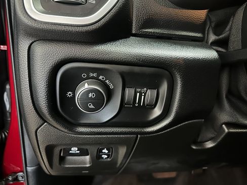 Used 2019 RAM 1500 Big Horn image 10