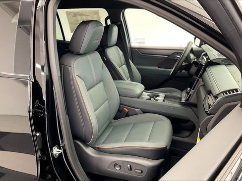 New 2026 GMC Acadia AT4 w/ LPO, Floor Liner Package AWD/4WD image 9