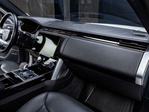 Used 2022 Land Rover Range Rover SE image 14