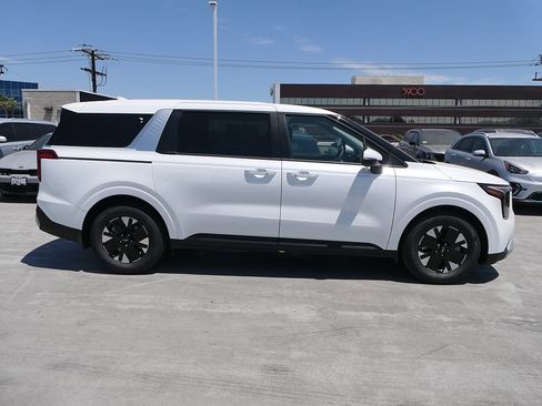 New 2026 Kia Carnival LXS FWD image 2