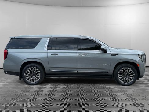 Used 2023 GMC Yukon XL Denali Ultimate AWD/4WD image 4