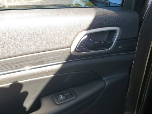 Used 2020 Jeep Grand Cherokee Limited w/ Luxury Group II image 16