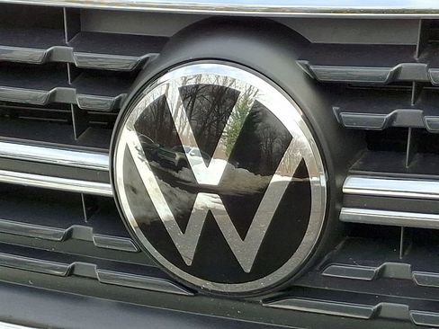 Certified 2023 Volkswagen Jetta SE image 30