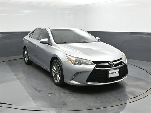 Used 2017 Toyota Camry SE image 22
