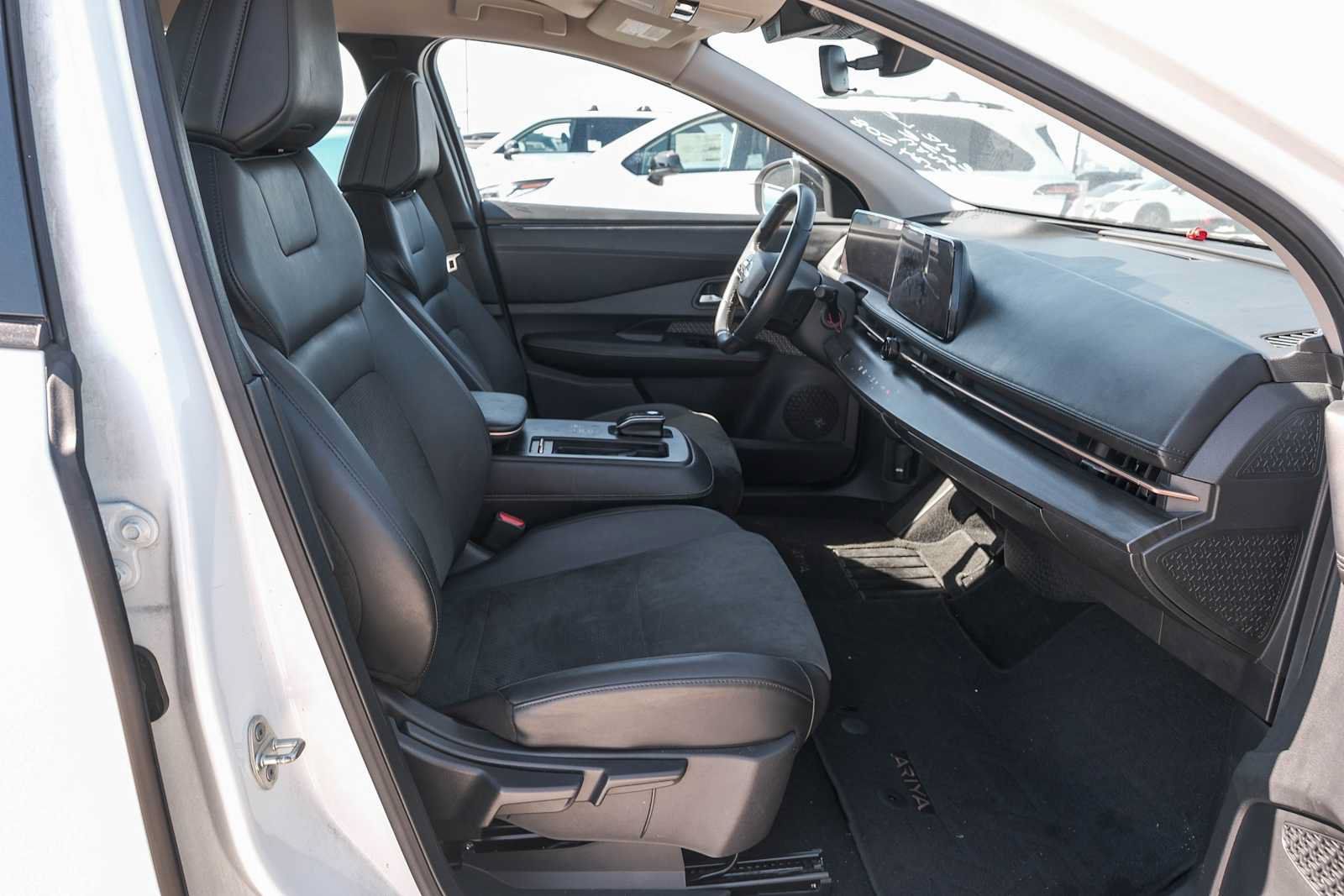 Used 2024 Nissan Ariya FWD image 18