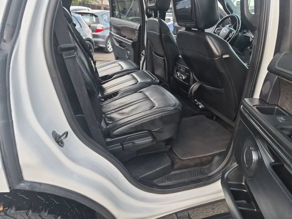 Used 2018 Ford Expedition Limited w/ Equipment Group 301A AWD/4WD image 11
