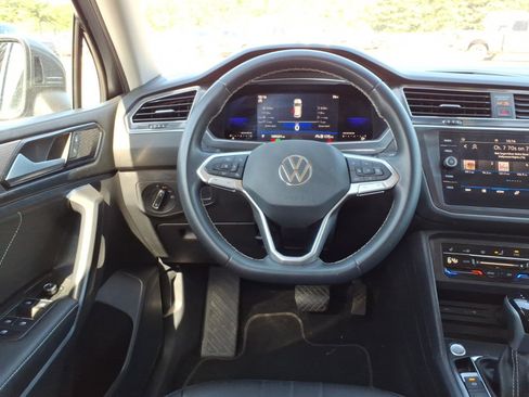 Used 2023 Volkswagen Tiguan SE FWD image 17