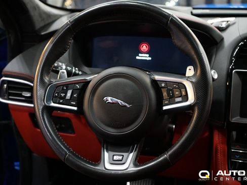 Used 2020 Jaguar F-PACE SVR image 21