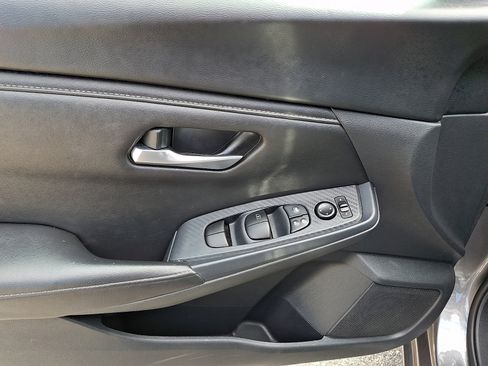Used 2024 Nissan Sentra SV FWD image 14