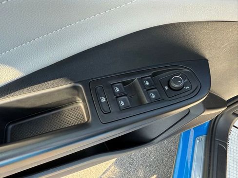 Certified 2025 Volkswagen Taos SEL image 10