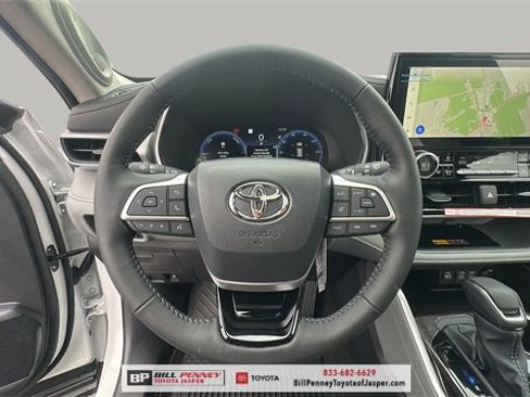 New 2026 Toyota Highlander Platinum image 17