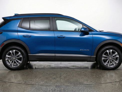 Used 2025 Chevrolet Equinox LT image 11