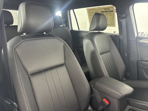 Used 2023 Volkswagen Tiguan SE R-Line FWD image 30