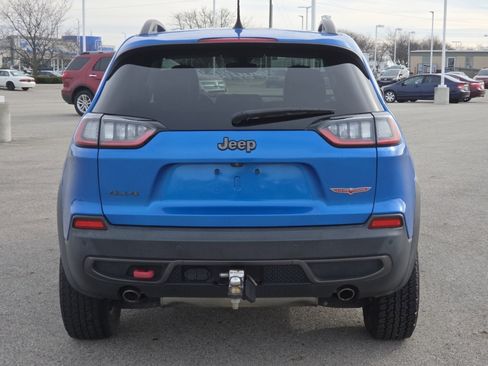 Used 2019 Jeep Cherokee Trailhawk w/ Cold Weather Group image 16