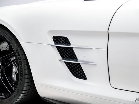 Used 2011 Mercedes-Benz SLS AMG Coupe image 42