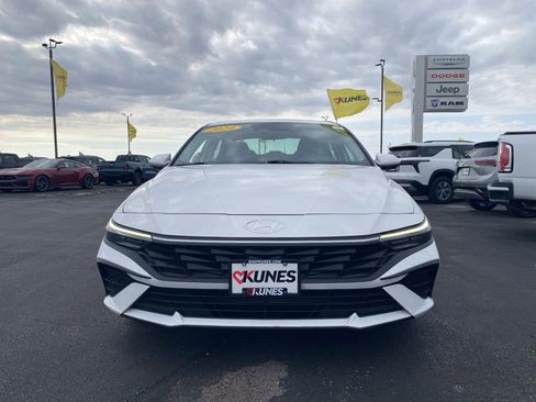 Used 2024 Hyundai Elantra SEL image 11