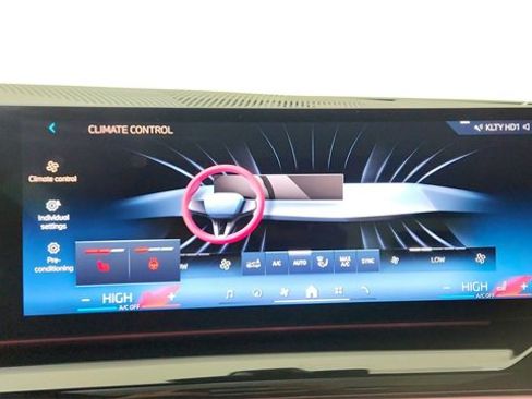 Used 2025 BMW 540i xDrive w/ Executive Package image 53