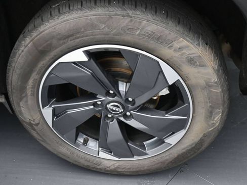 Used 2024 Nissan Rogue SV AWD/4WD image 18