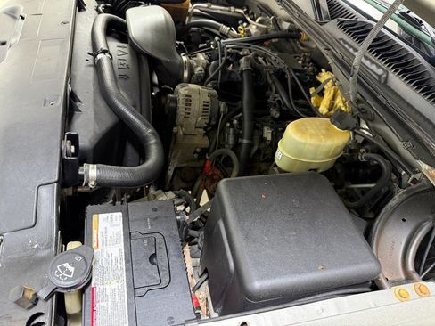 Used 2002 Chevrolet Silverado 3500 4X2 4dr Extended Cab image 67