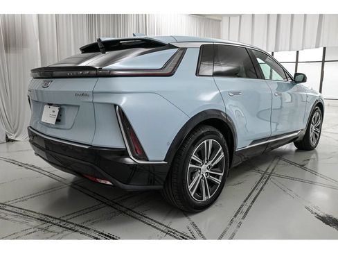 Certified 2024 Cadillac Lyriq Luxury AWD/4WD image 7