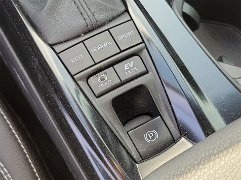 Used 2025 Toyota Camry SE image 29