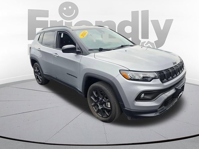 Used 2023 Jeep Compass Latitude w/ Convenience Group AWD/4WD image 3