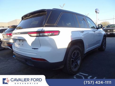Used 2024 Jeep Grand Cherokee Trailhawk w/ Advanced Protech Group II AWD/4WD image 3