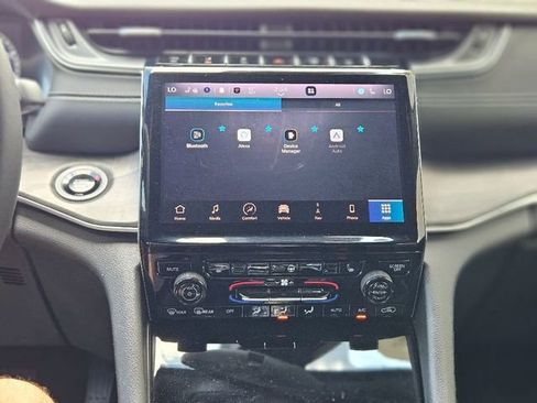 Used 2024 Jeep Grand Cherokee Limited image 22