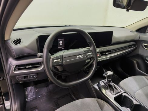 Used 2025 Kia K4 LX image 13