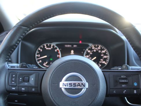 Used 2021 Nissan Rogue SV w/ Premium Package image 28