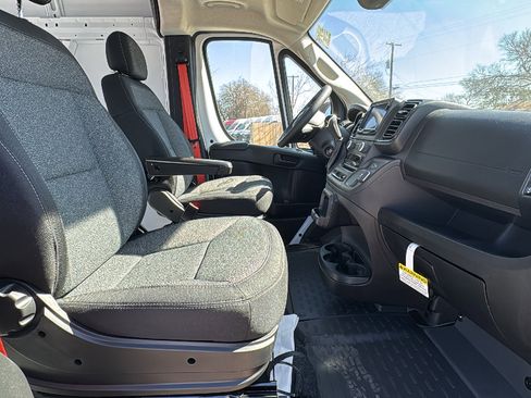 Used 2025 RAM ProMaster 2500 w/ Convenience Group image 23