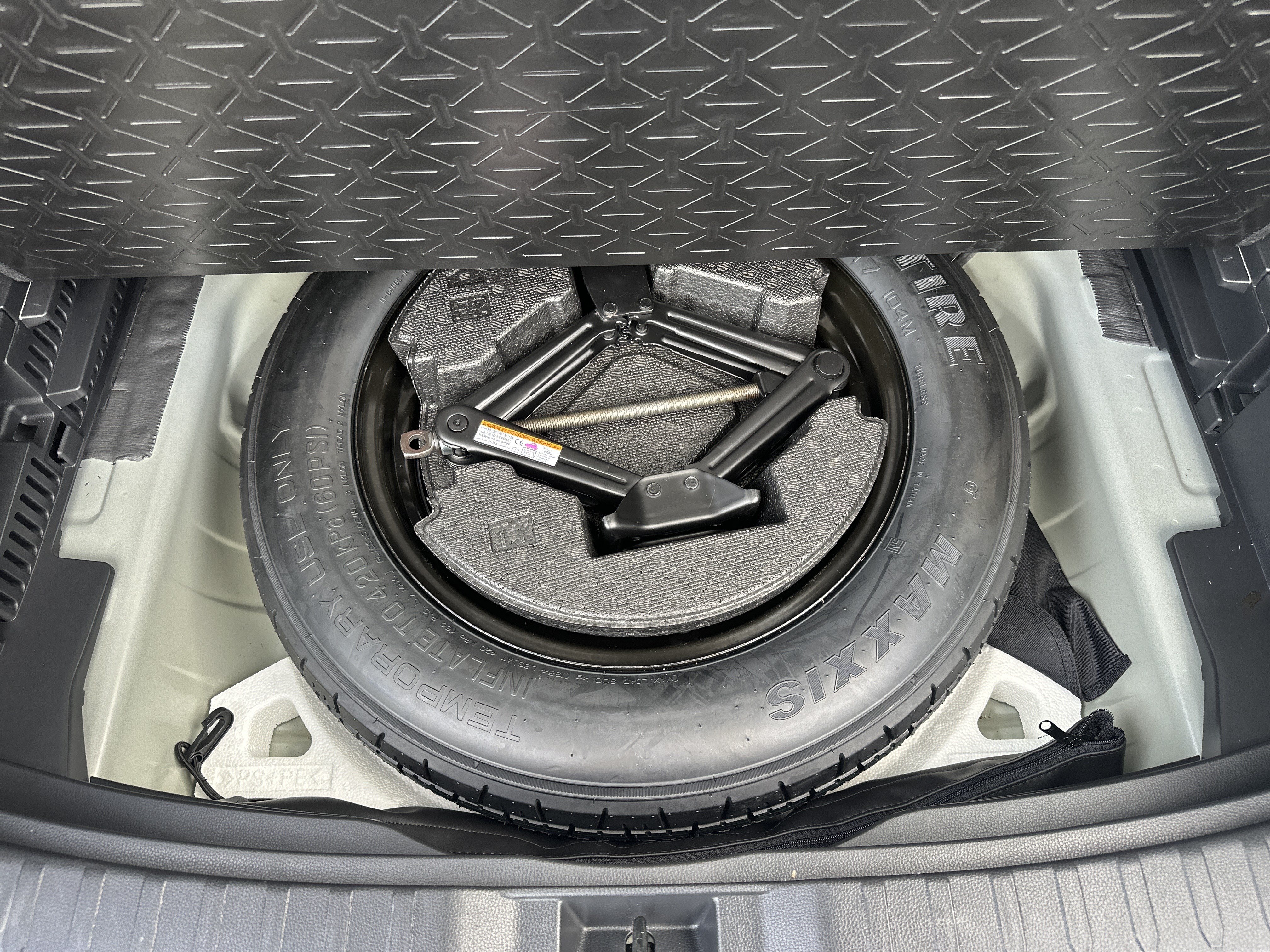 Used 2025 Toyota RAV4 XLE AWD/4WD image 27
