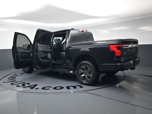 Used 2023 Ford F150 Lightning Lariat image 27