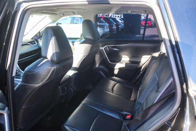 Used 2020 Toyota RAV4 XLE Premium w/ Carpet Mat Package FWD image 23