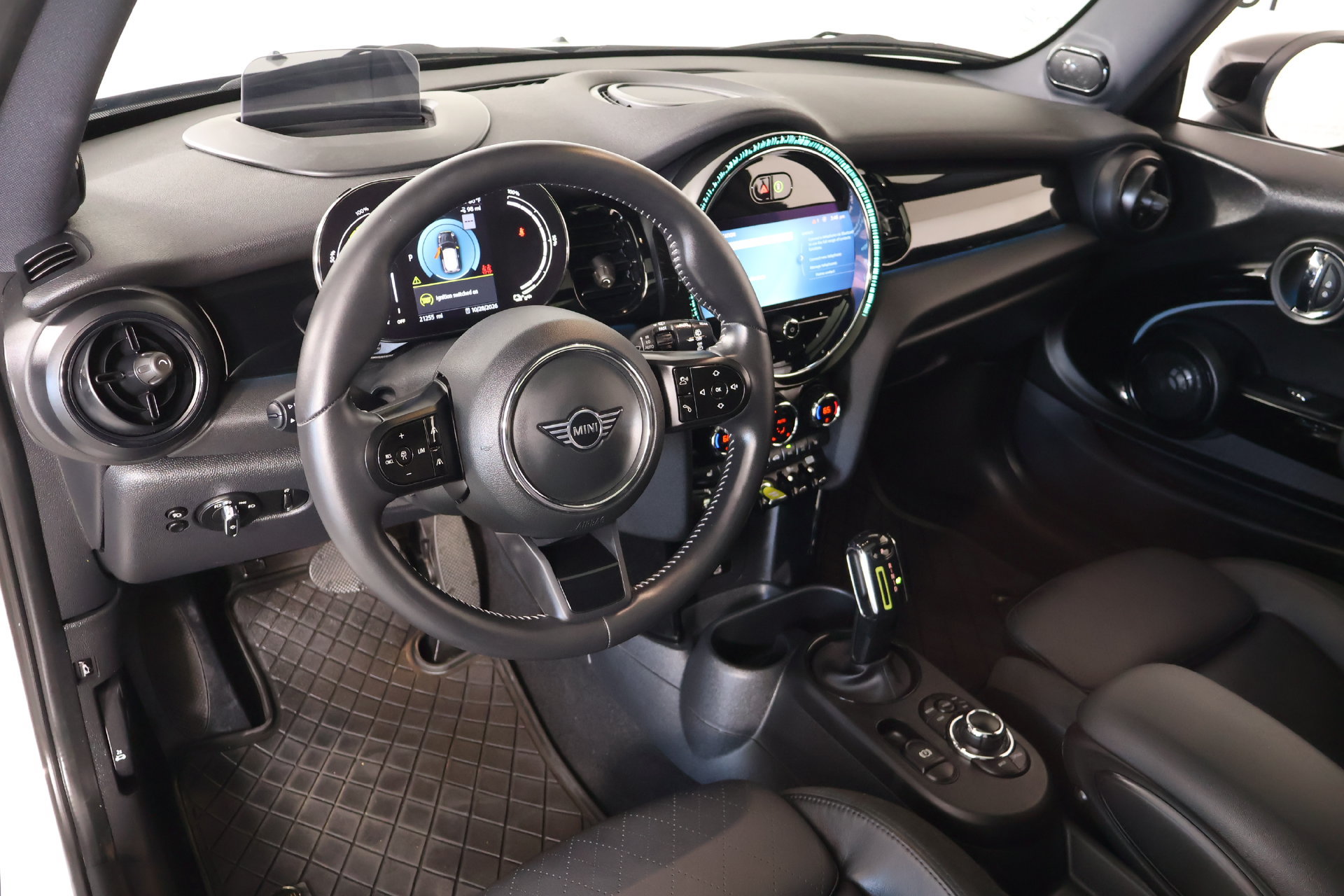 Used 2024 MINI Cooper SE FWD image 2