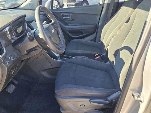 Used 2018 Chevrolet Trax LS image 9